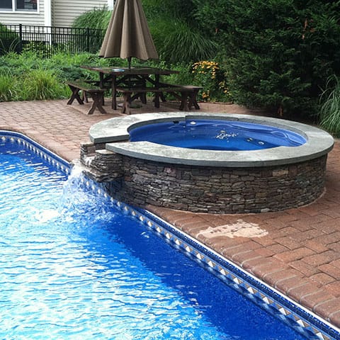 89in Round Spill Over Spa With Bench Seats - Pool Warehouse
