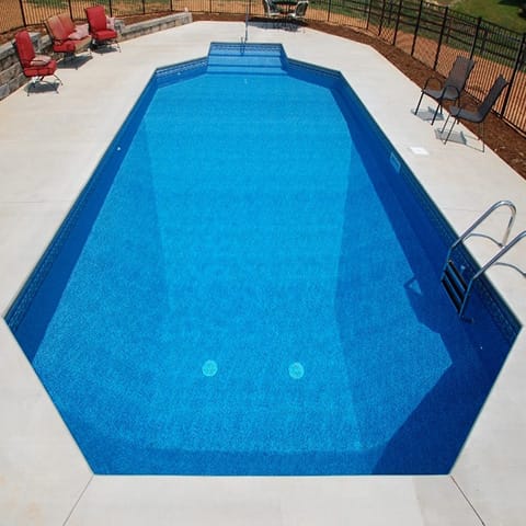 Install an above-ground pool - Installation of the liner (4/6) 