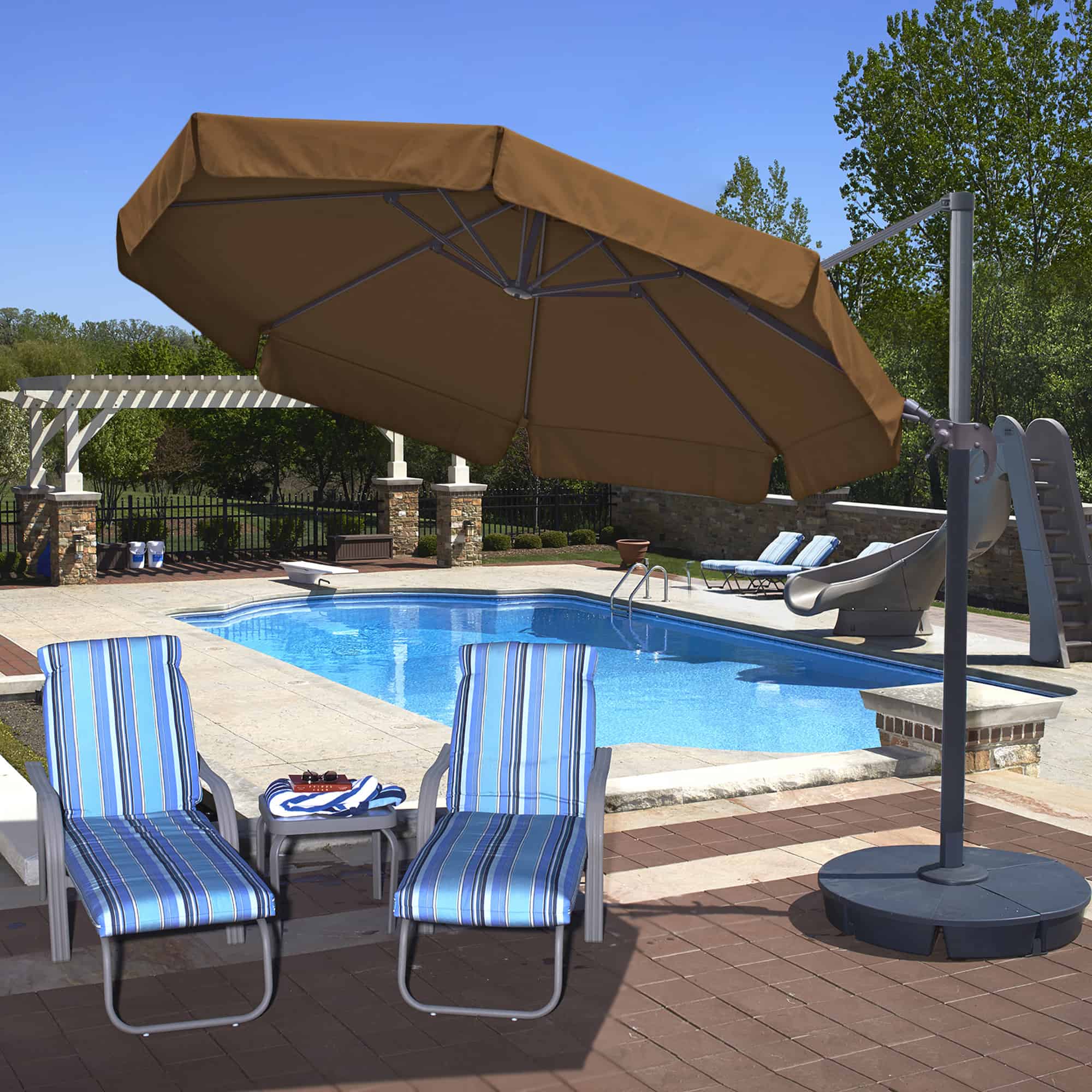 Freeport 11 Ft Octagonal Cantilever Patio Umbrella With Valance In