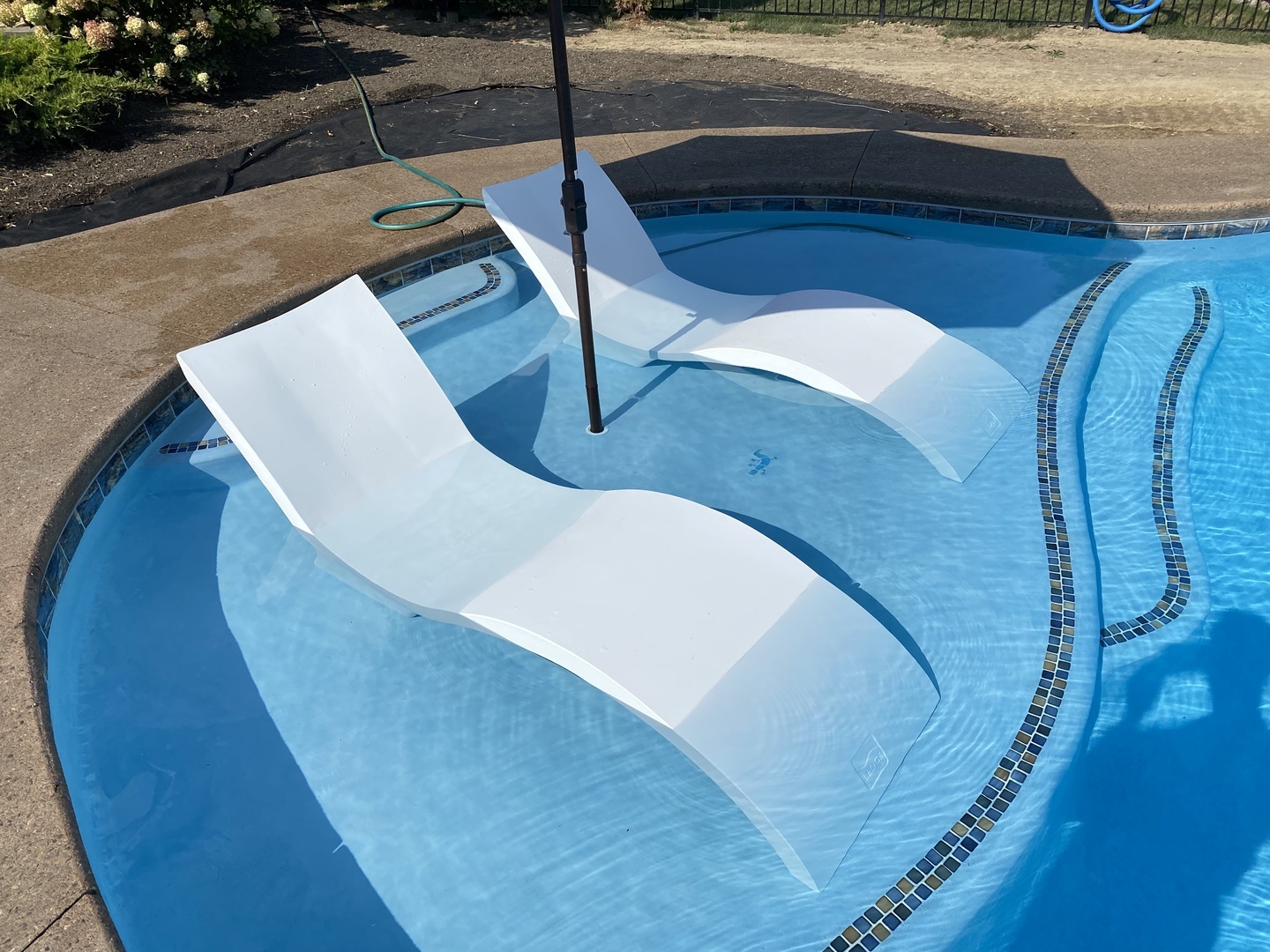  Luxury Pool Lounge Chair – AquaBlu  Mosaics